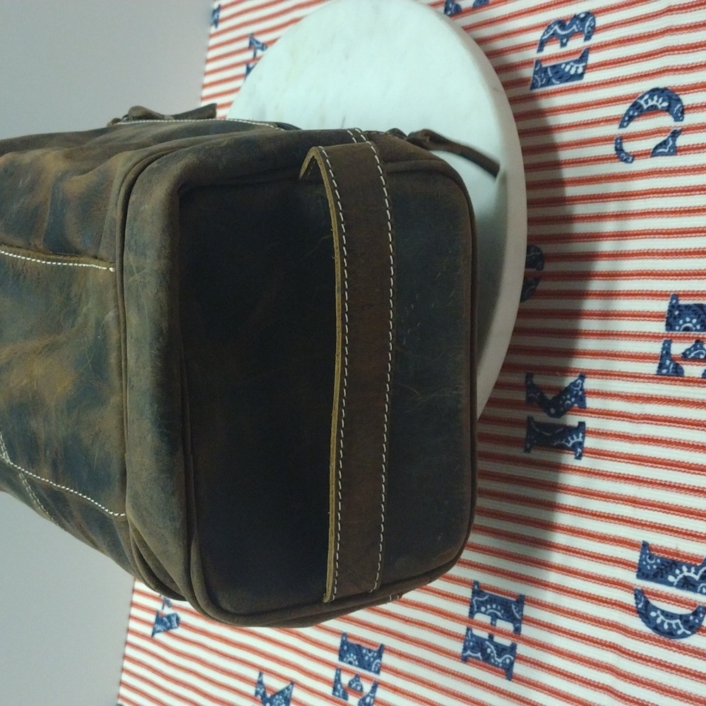 SNO Brown Multiple Zipper Pockets Leather Bag with Handle - Picture 8 of 16